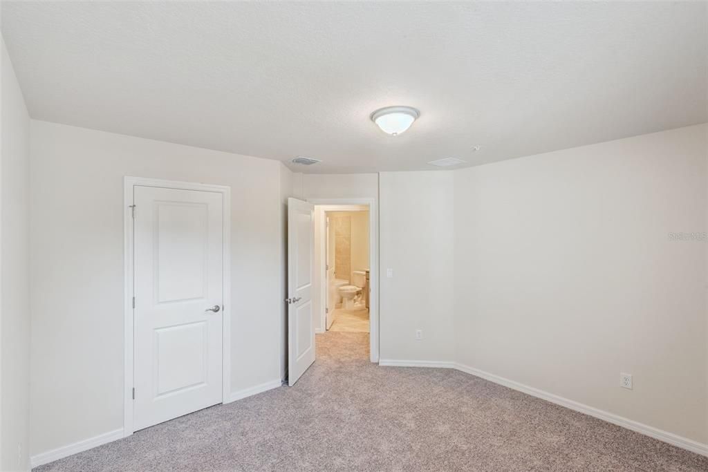 For Rent: $2,500 (3 beds, 2 baths, 1907 Square Feet)