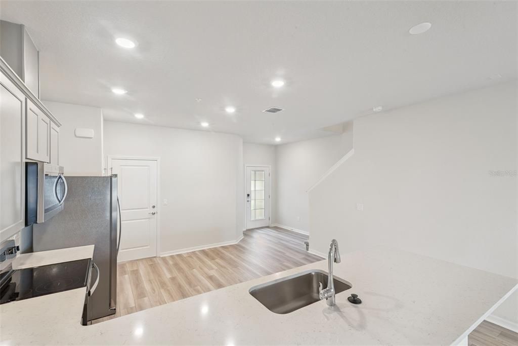 For Rent: $2,500 (3 beds, 2 baths, 1907 Square Feet)