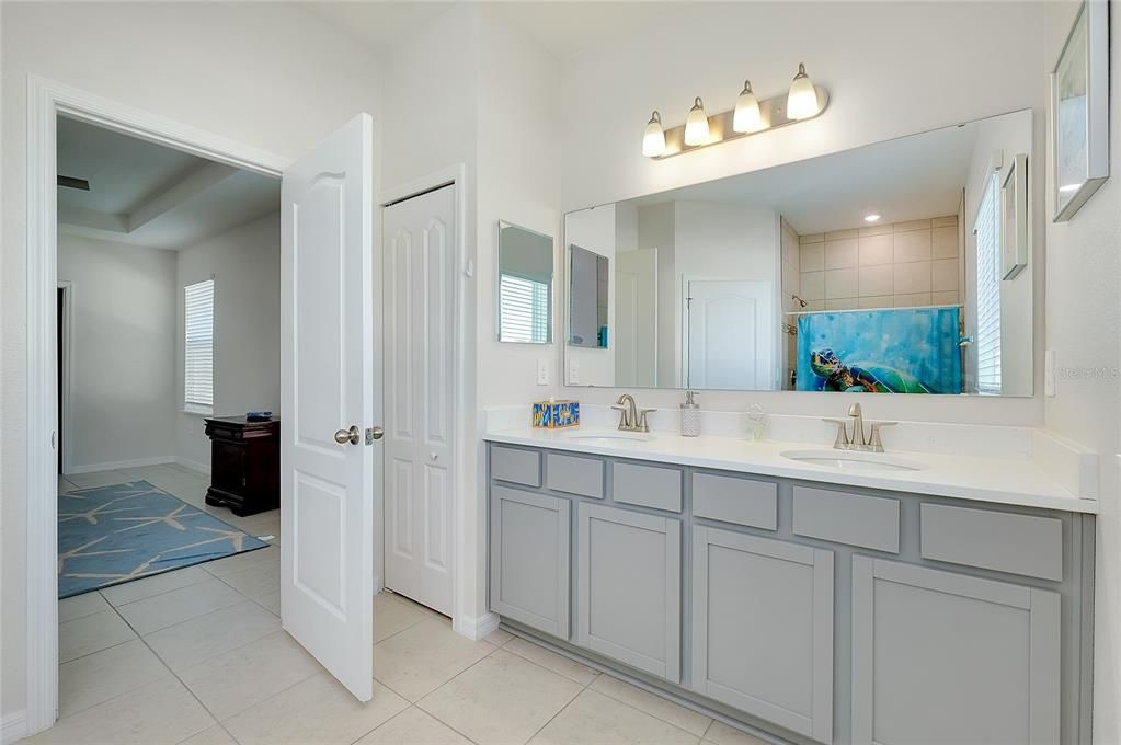 待售: $425,000 (4 贝兹, 3 浴室, 2198 平方英尺)