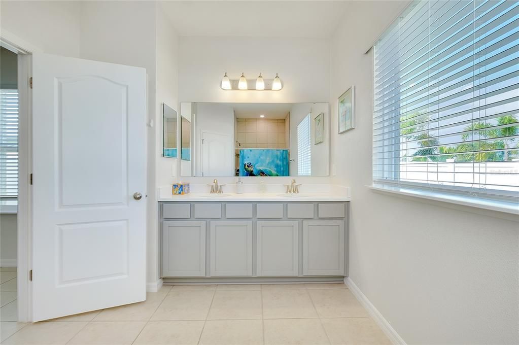 待售: $425,000 (4 贝兹, 3 浴室, 2198 平方英尺)