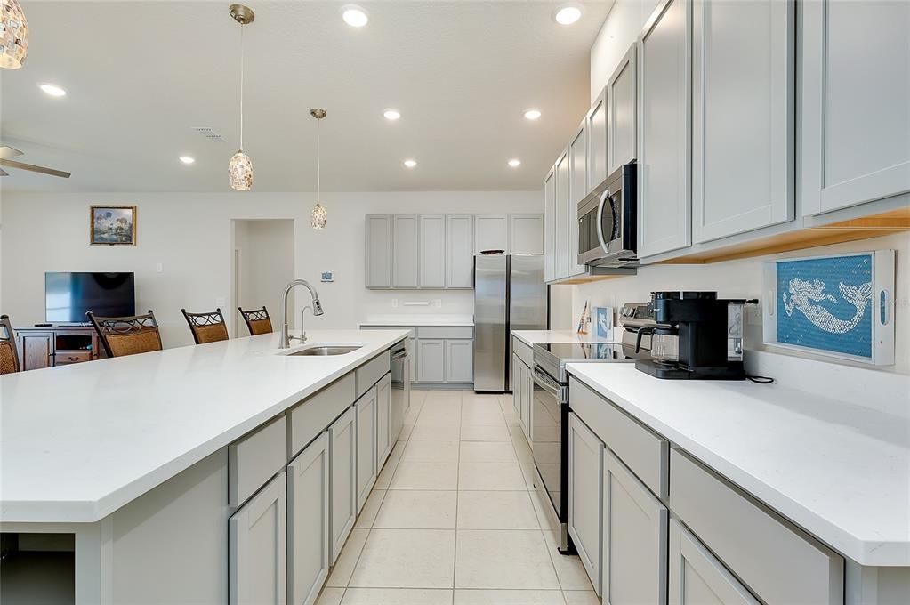 待售: $425,000 (4 贝兹, 3 浴室, 2198 平方英尺)