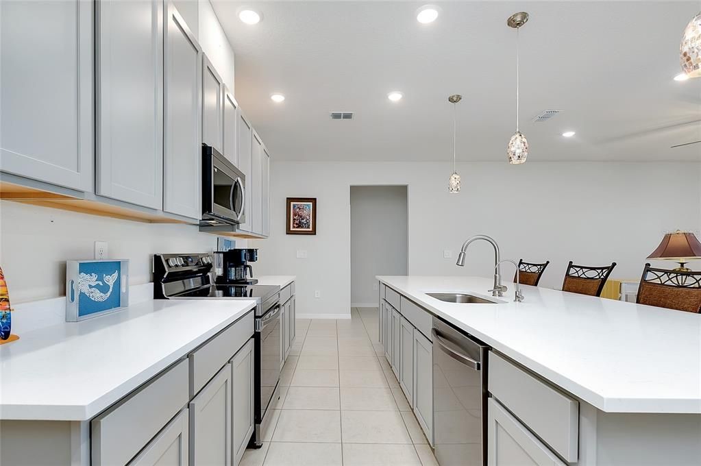 待售: $425,000 (4 贝兹, 3 浴室, 2198 平方英尺)