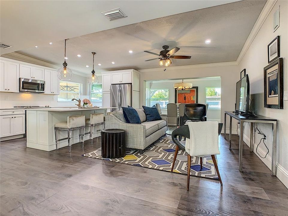 出租: $3,499 (3 贝兹, 2 浴室, 1800 平方英尺)