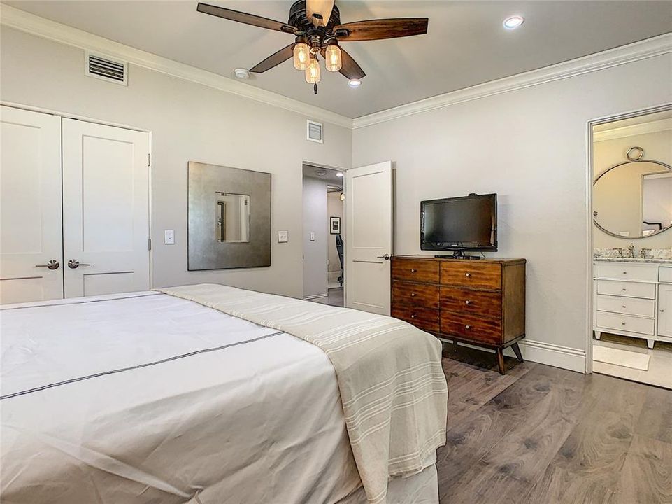 出租: $3,499 (3 贝兹, 2 浴室, 1800 平方英尺)