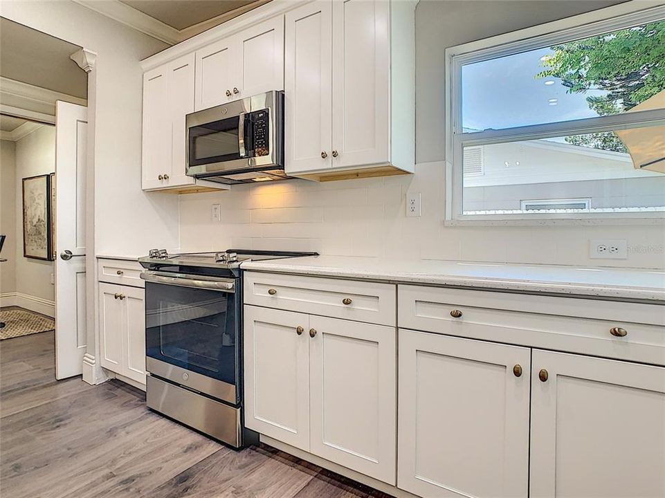 出租: $3,499 (3 贝兹, 2 浴室, 1800 平方英尺)