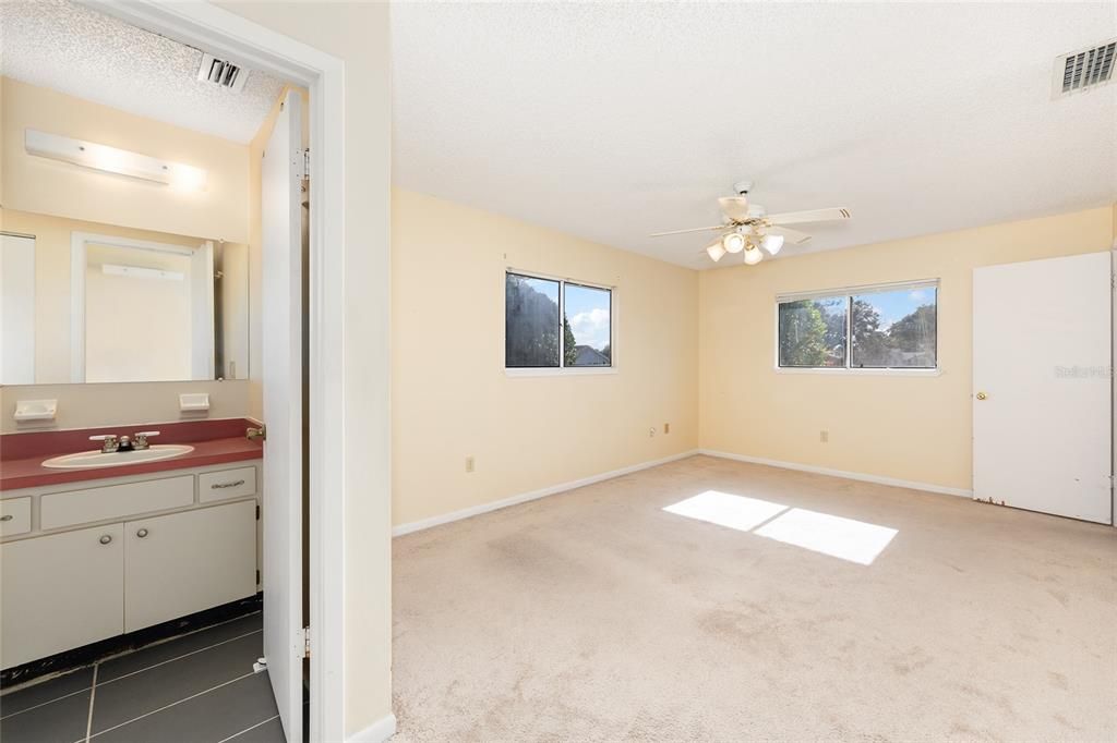 待售: $170,000 (3 贝兹, 2 浴室, 1404 平方英尺)