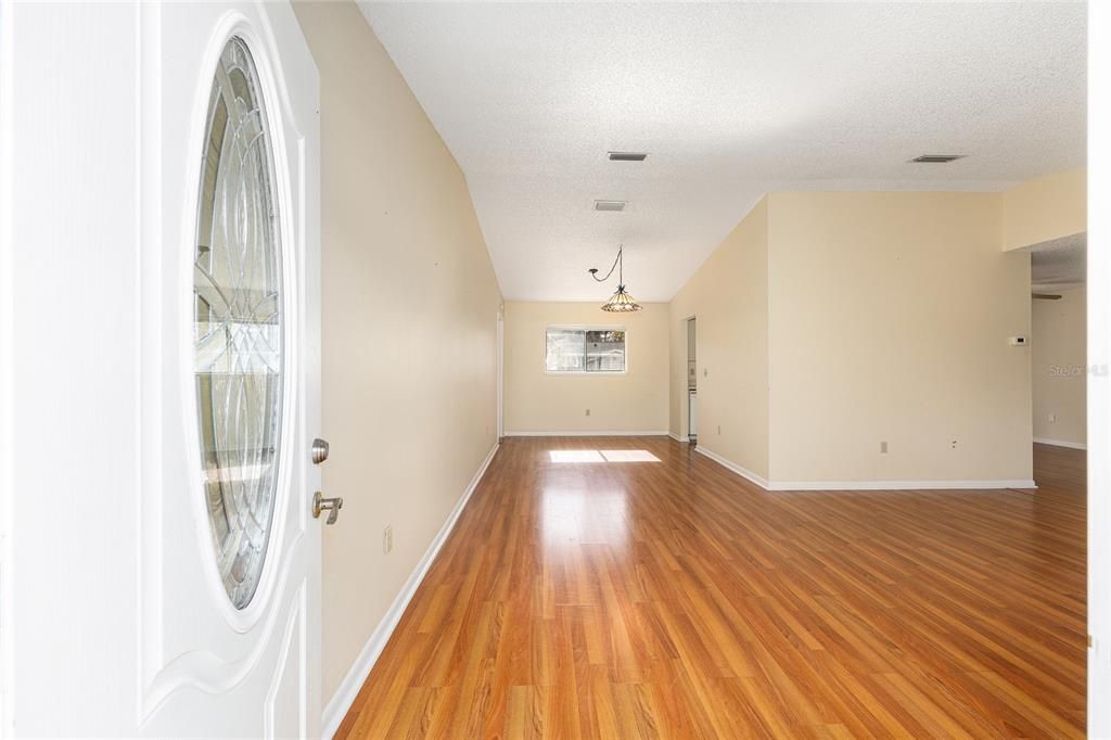 待售: $170,000 (3 贝兹, 2 浴室, 1404 平方英尺)