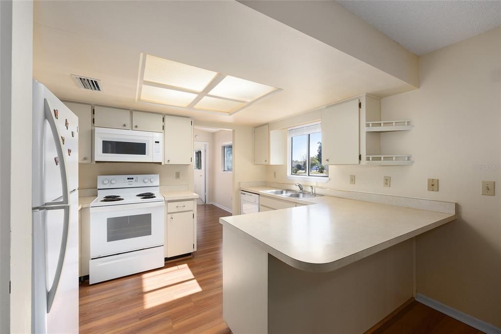 待售: $170,000 (3 贝兹, 2 浴室, 1404 平方英尺)