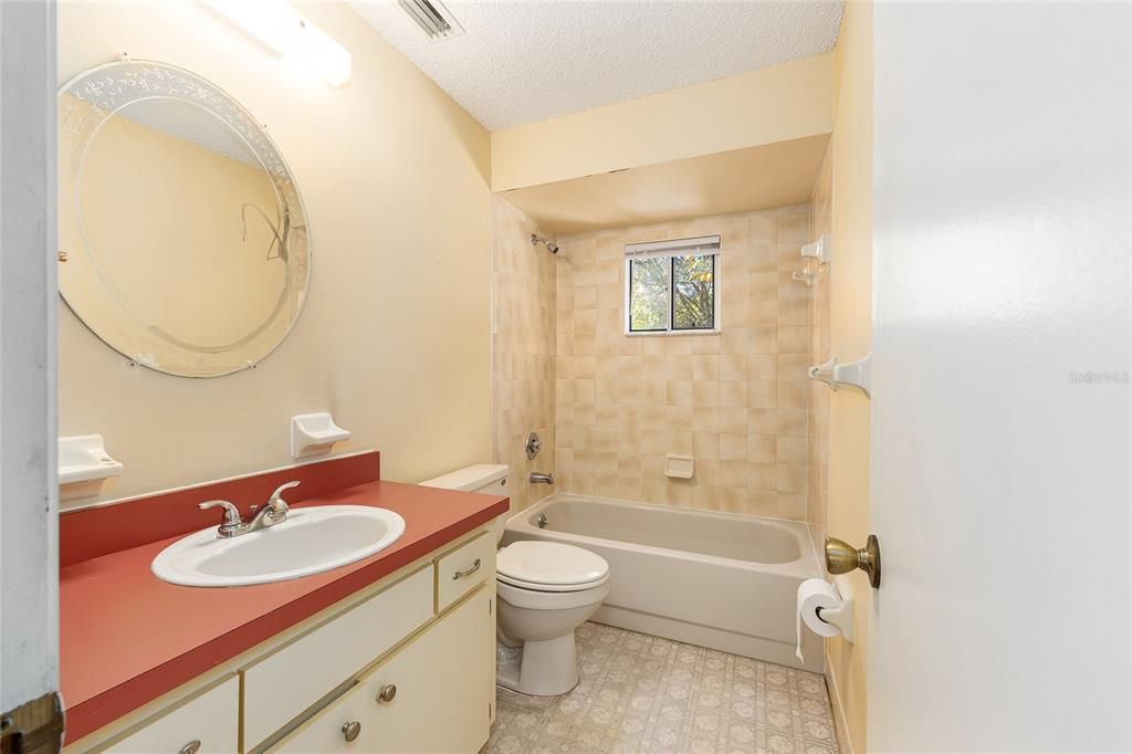 待售: $170,000 (3 贝兹, 2 浴室, 1404 平方英尺)