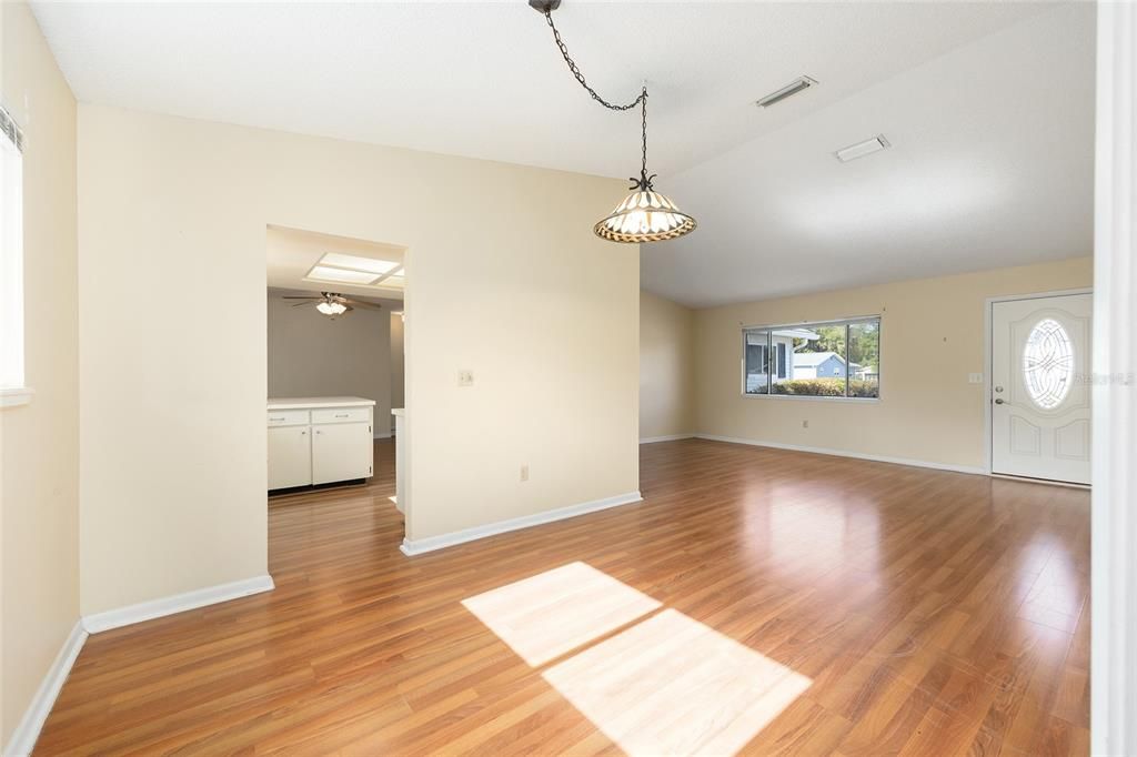 待售: $170,000 (3 贝兹, 2 浴室, 1404 平方英尺)