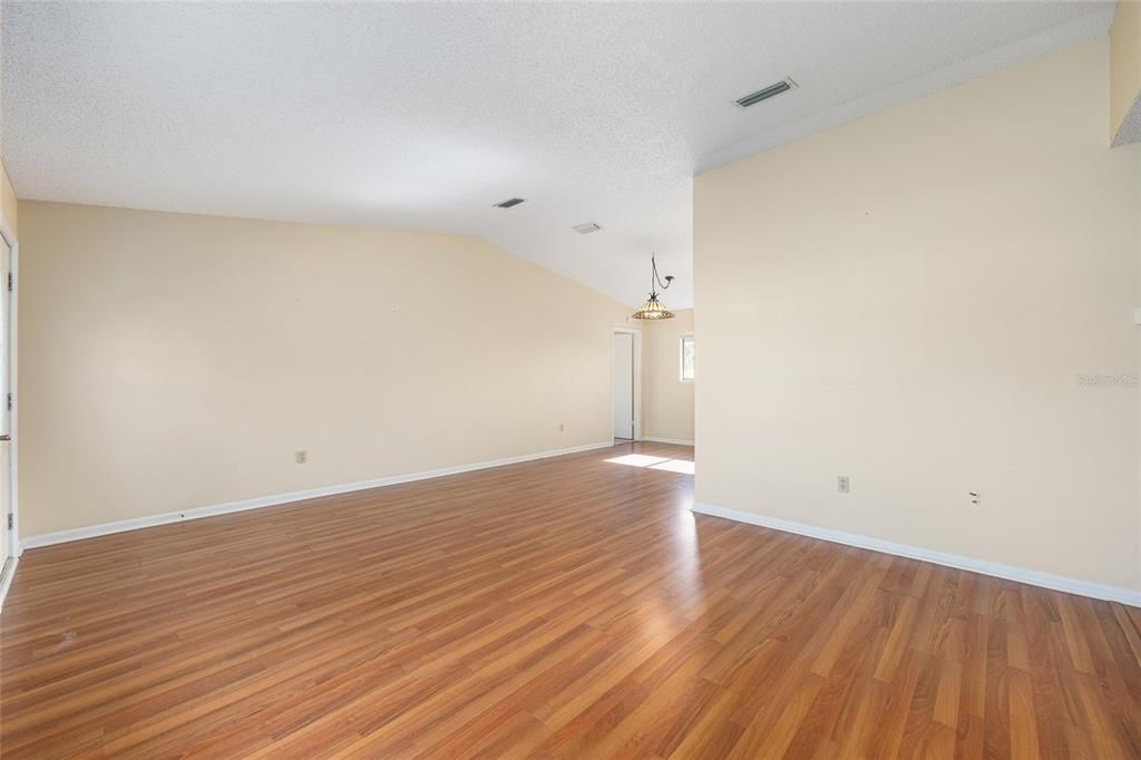 待售: $170,000 (3 贝兹, 2 浴室, 1404 平方英尺)