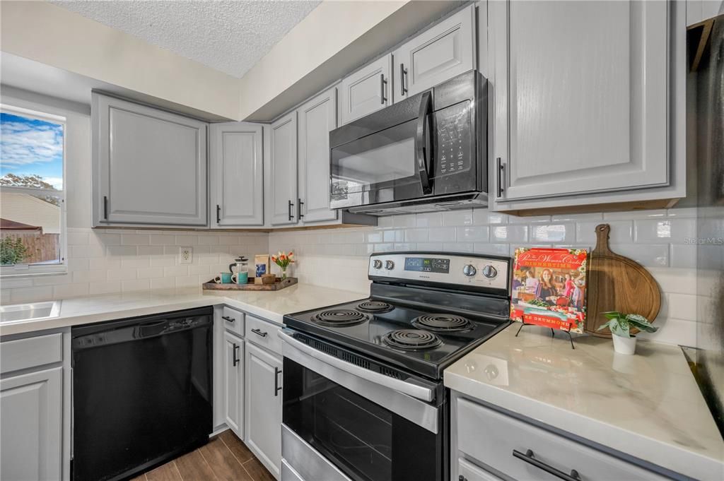 For Sale: $379,800 (3 beds, 2 baths, 1841 Square Feet)