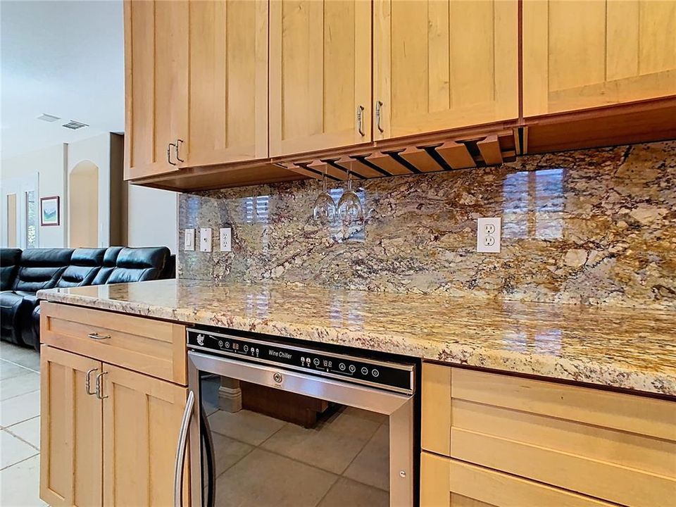 待售: $480,000 (3 贝兹, 2 浴室, 2719 平方英尺)