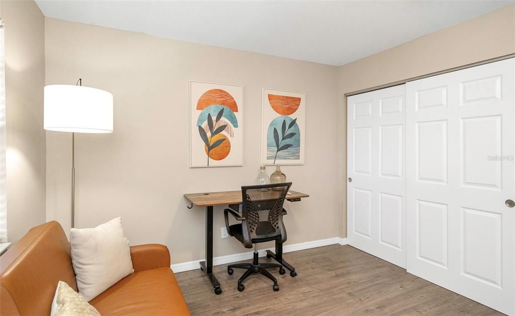 待售: $185,000 (2 贝兹, 2 浴室, 940 平方英尺)