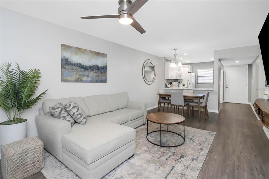 待售: $185,000 (2 贝兹, 2 浴室, 940 平方英尺)