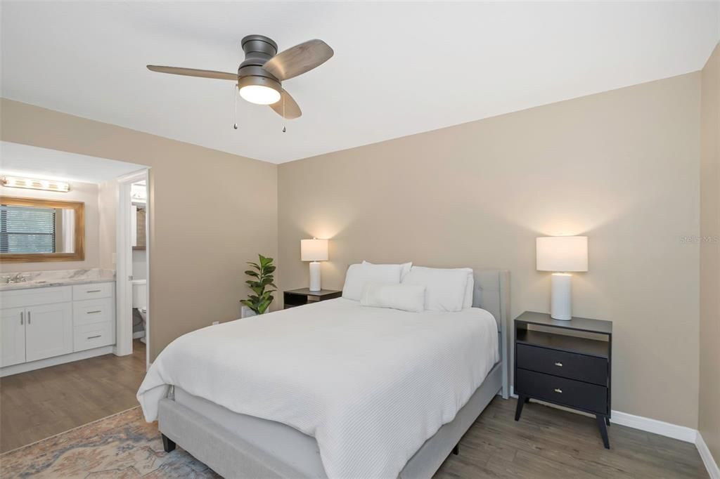 待售: $185,000 (2 贝兹, 2 浴室, 940 平方英尺)