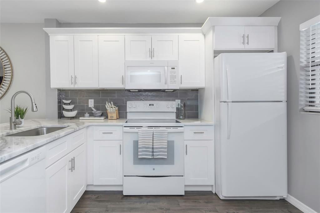 待售: $185,000 (2 贝兹, 2 浴室, 940 平方英尺)