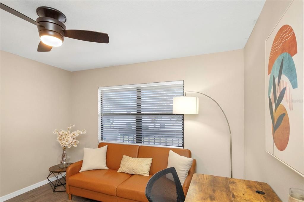 待售: $185,000 (2 贝兹, 2 浴室, 940 平方英尺)