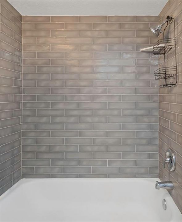 待售: $185,000 (2 贝兹, 2 浴室, 940 平方英尺)