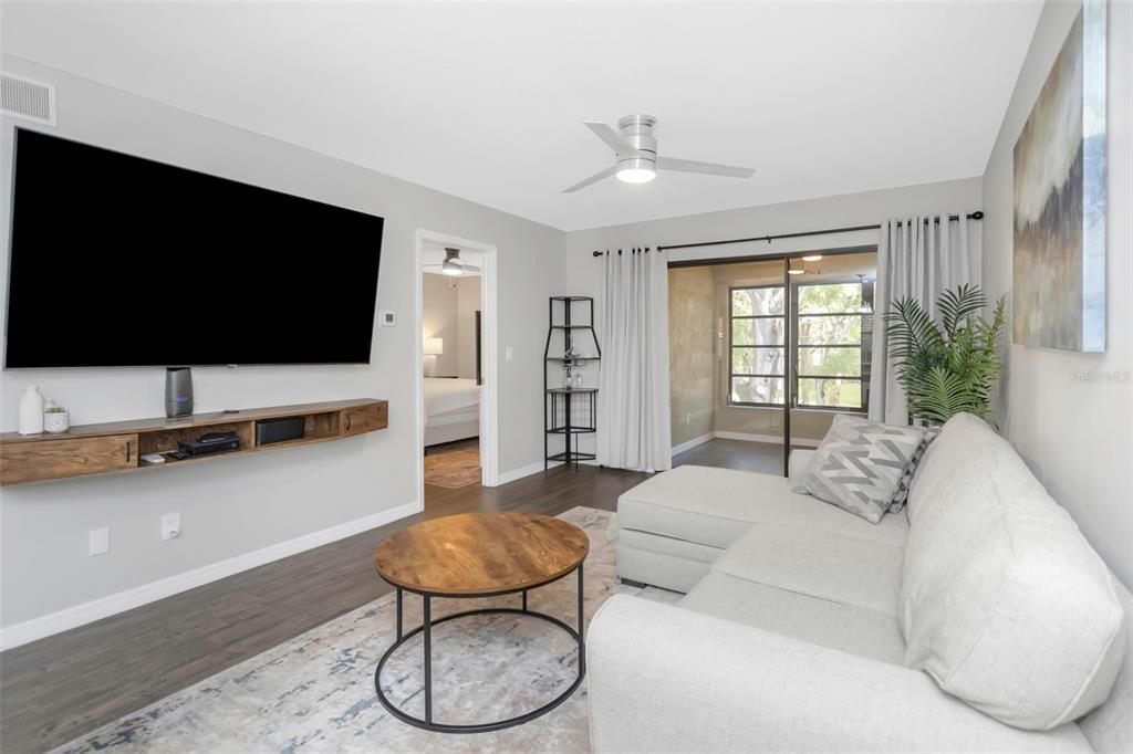 待售: $185,000 (2 贝兹, 2 浴室, 940 平方英尺)