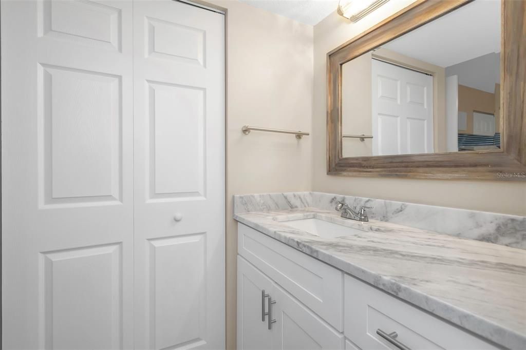 待售: $185,000 (2 贝兹, 2 浴室, 940 平方英尺)