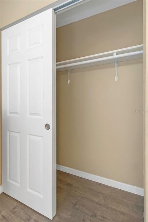 待售: $185,000 (2 贝兹, 2 浴室, 940 平方英尺)