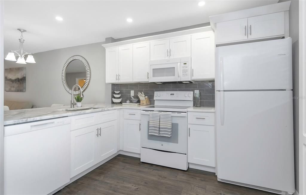 待售: $185,000 (2 贝兹, 2 浴室, 940 平方英尺)