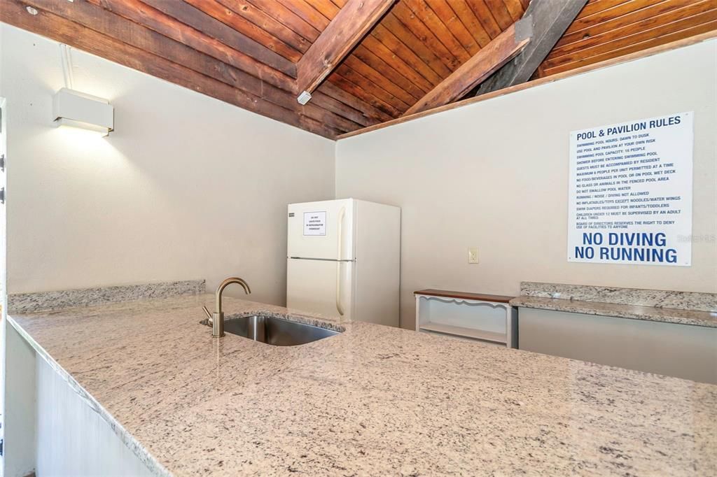 待售: $185,000 (2 贝兹, 2 浴室, 940 平方英尺)