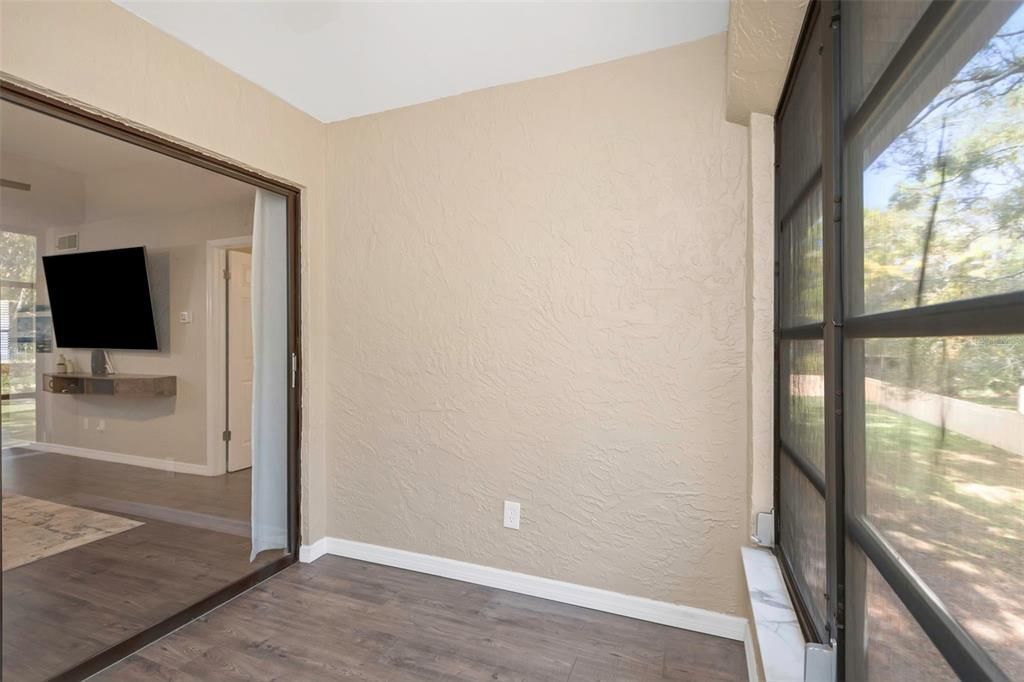 待售: $185,000 (2 贝兹, 2 浴室, 940 平方英尺)