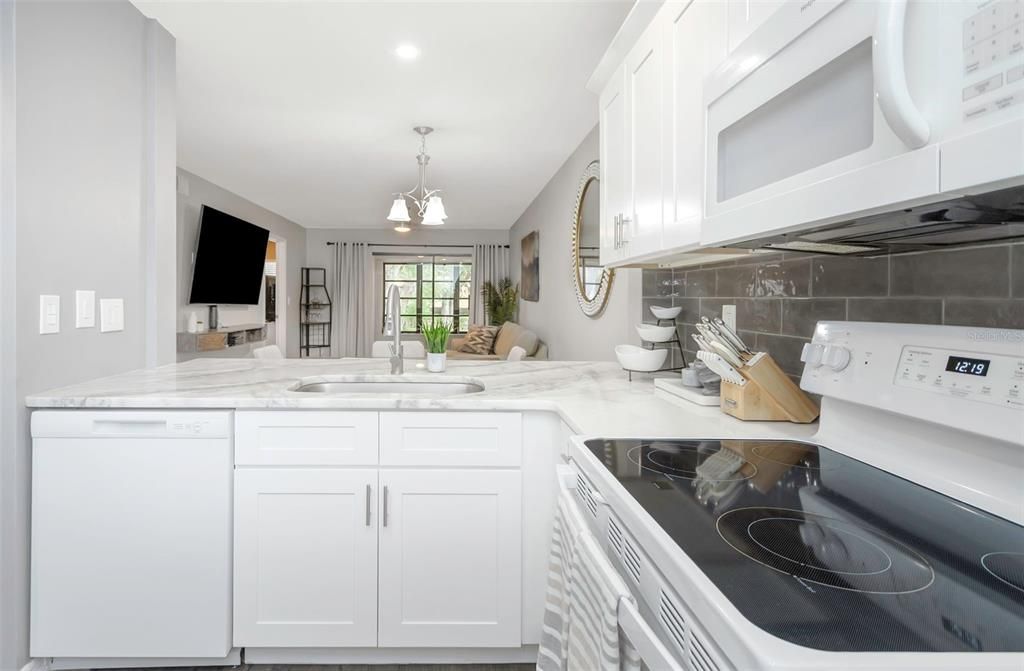 待售: $185,000 (2 贝兹, 2 浴室, 940 平方英尺)