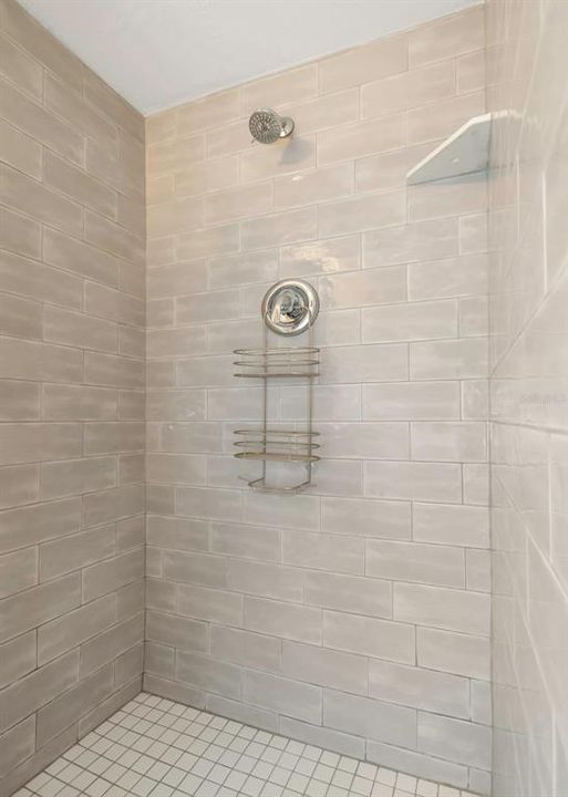 待售: $185,000 (2 贝兹, 2 浴室, 940 平方英尺)