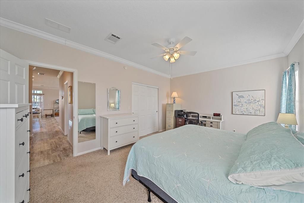 Под контрактом: $240,000 (2 спален, 2 ванн, 1296 Квадратных фут)