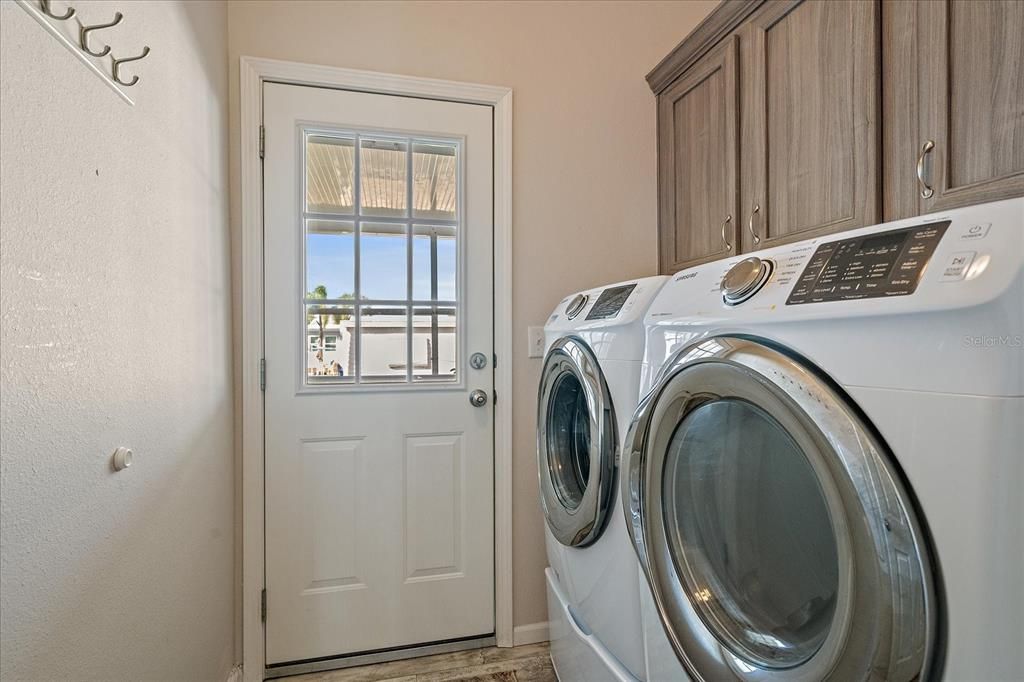 Под контрактом: $240,000 (2 спален, 2 ванн, 1296 Квадратных фут)