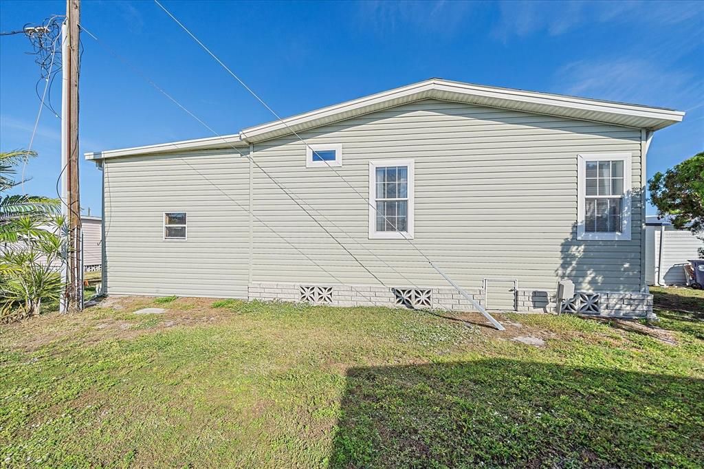 Под контрактом: $240,000 (2 спален, 2 ванн, 1296 Квадратных фут)