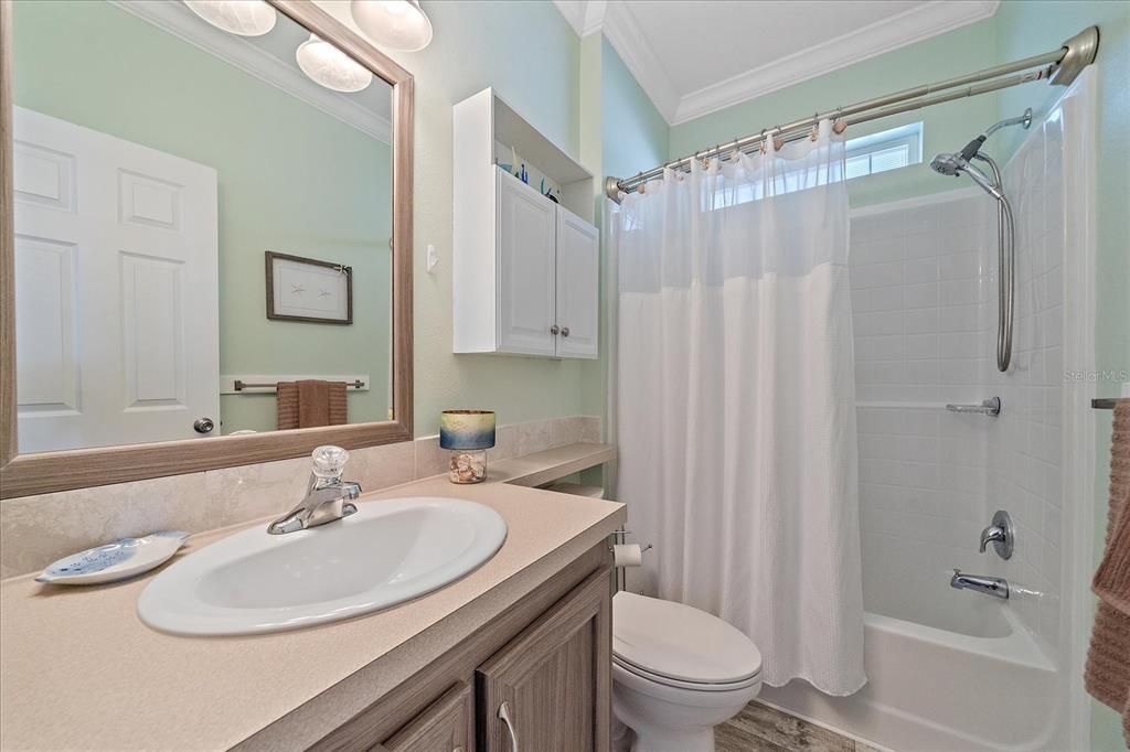 Под контрактом: $240,000 (2 спален, 2 ванн, 1296 Квадратных фут)