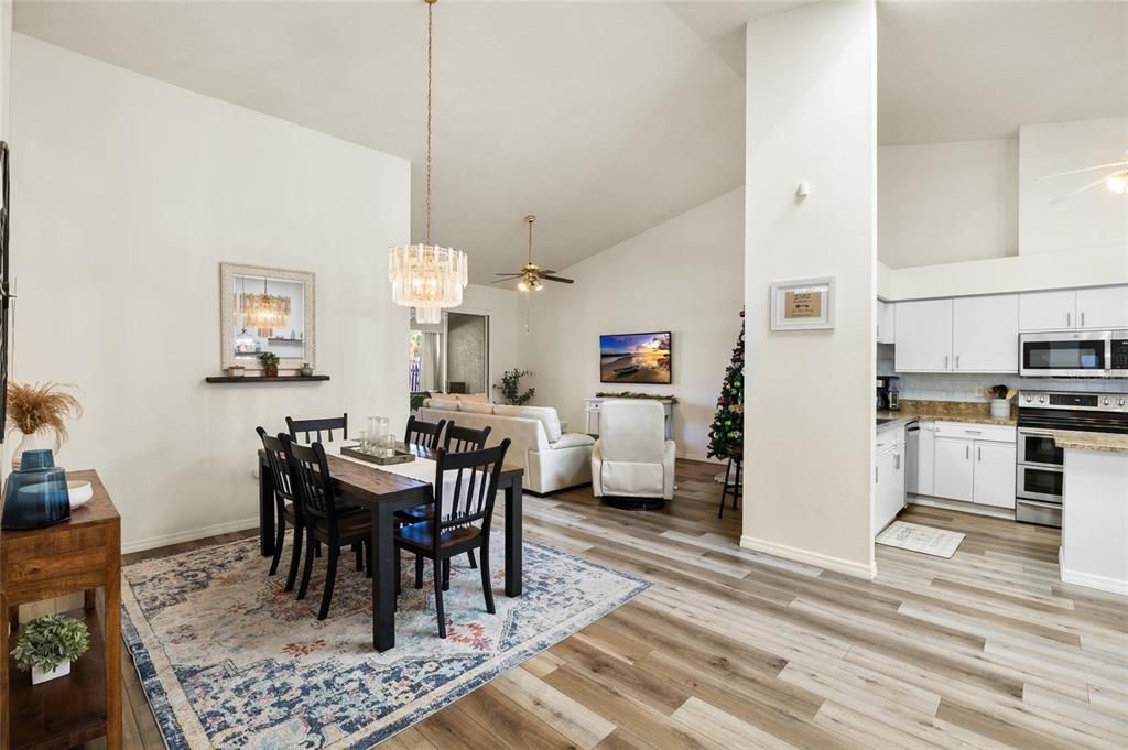 待售: $439,900 (4 贝兹, 2 浴室, 1784 平方英尺)