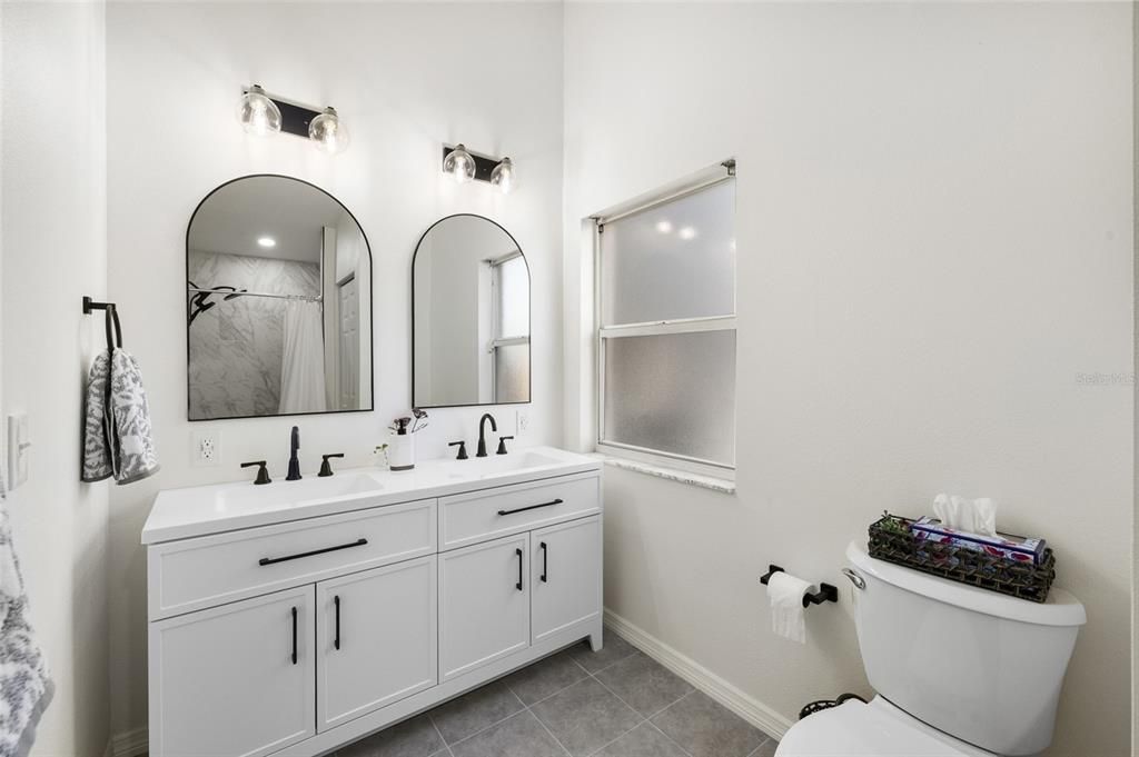 待售: $439,900 (4 贝兹, 2 浴室, 1784 平方英尺)