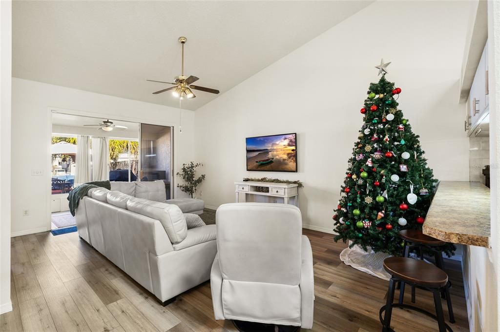 待售: $439,900 (4 贝兹, 2 浴室, 1784 平方英尺)