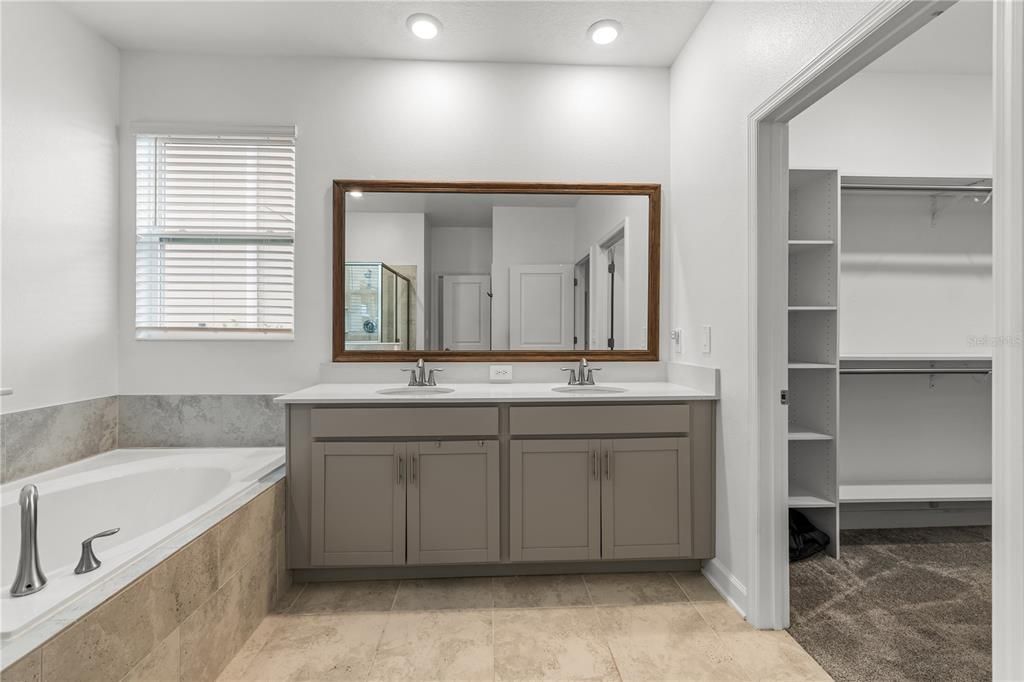 出租: $3,700 (4 贝兹, 3 浴室, 2136 平方英尺)