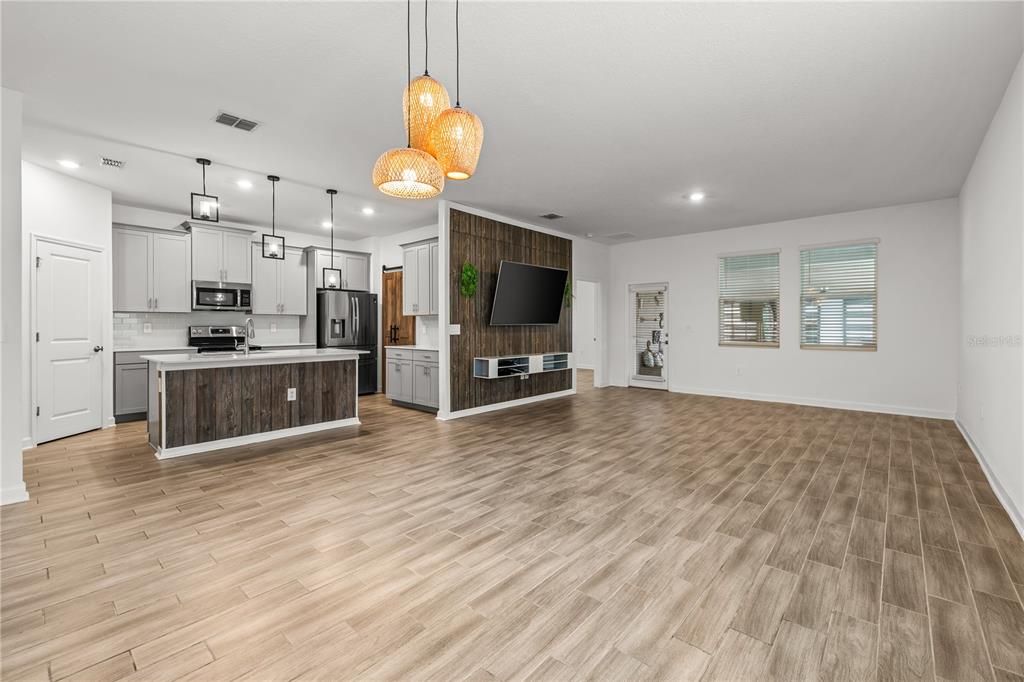 出租: $3,700 (4 贝兹, 3 浴室, 2136 平方英尺)