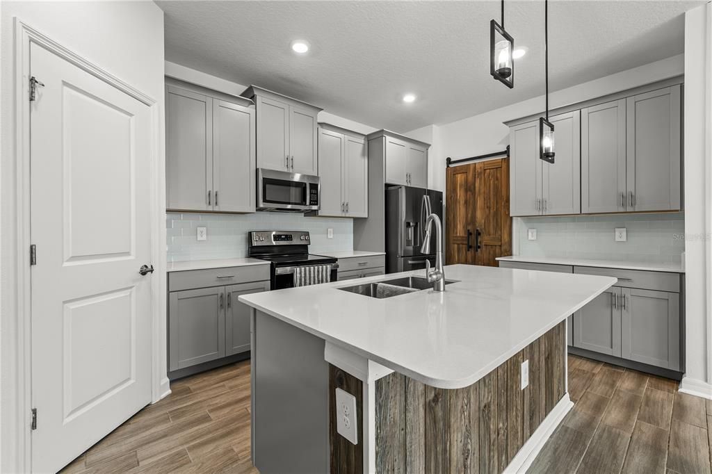 出租: $3,700 (4 贝兹, 3 浴室, 2136 平方英尺)