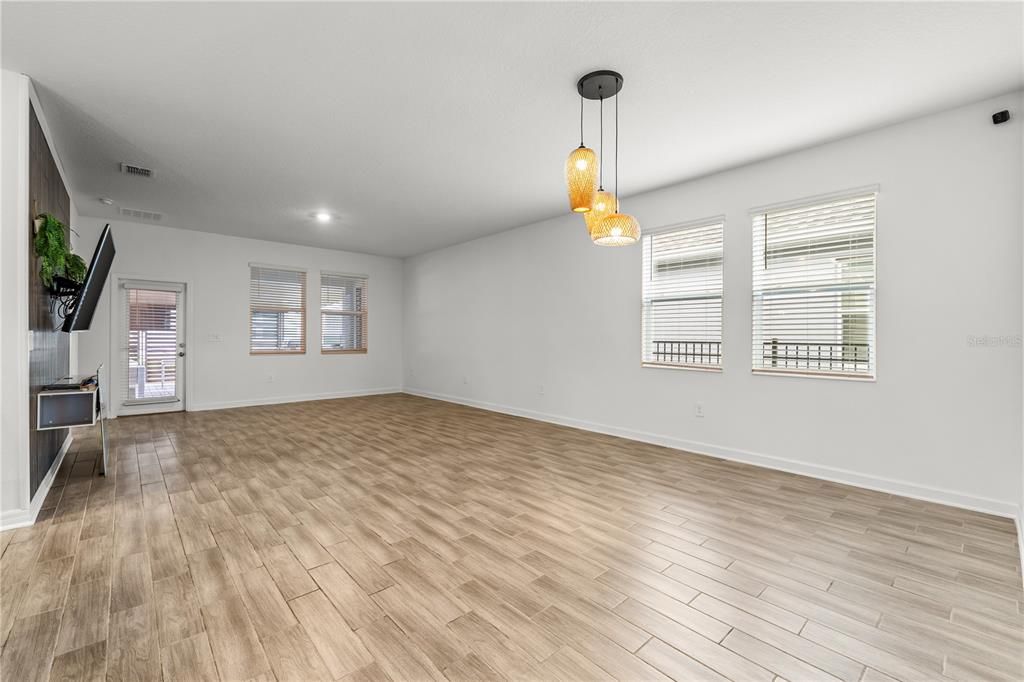 出租: $3,700 (4 贝兹, 3 浴室, 2136 平方英尺)