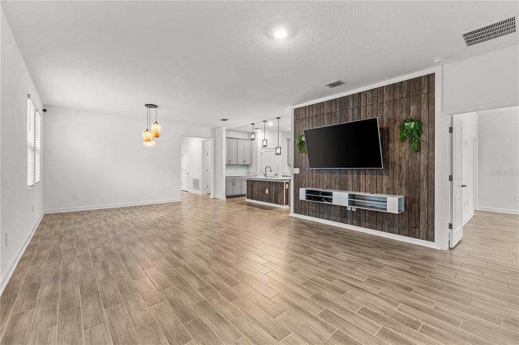 出租: $3,700 (4 贝兹, 3 浴室, 2136 平方英尺)