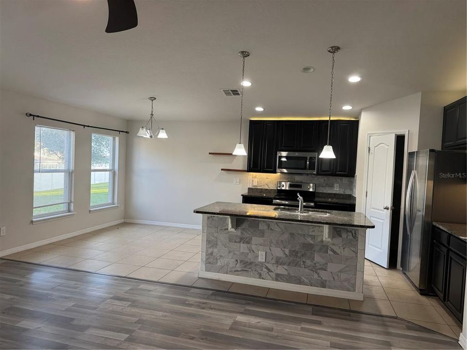 В аренду: $2,500 (3 спален, 2 ванн, 1675 Квадратных фут)