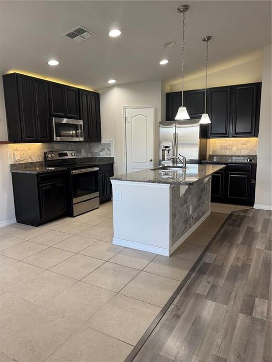 В аренду: $2,500 (3 спален, 2 ванн, 1675 Квадратных фут)