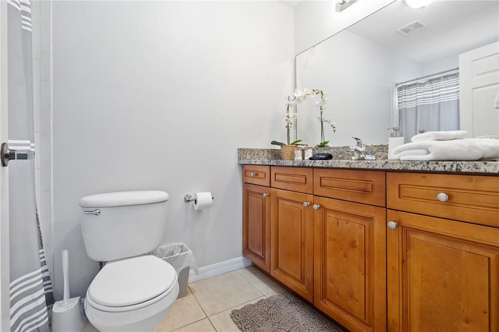 На продажу: $299,900 (2 спален, 2 ванн, 1679 Квадратных фут)