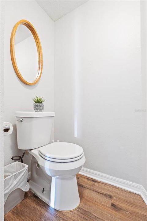 На продажу: $299,900 (2 спален, 2 ванн, 1679 Квадратных фут)