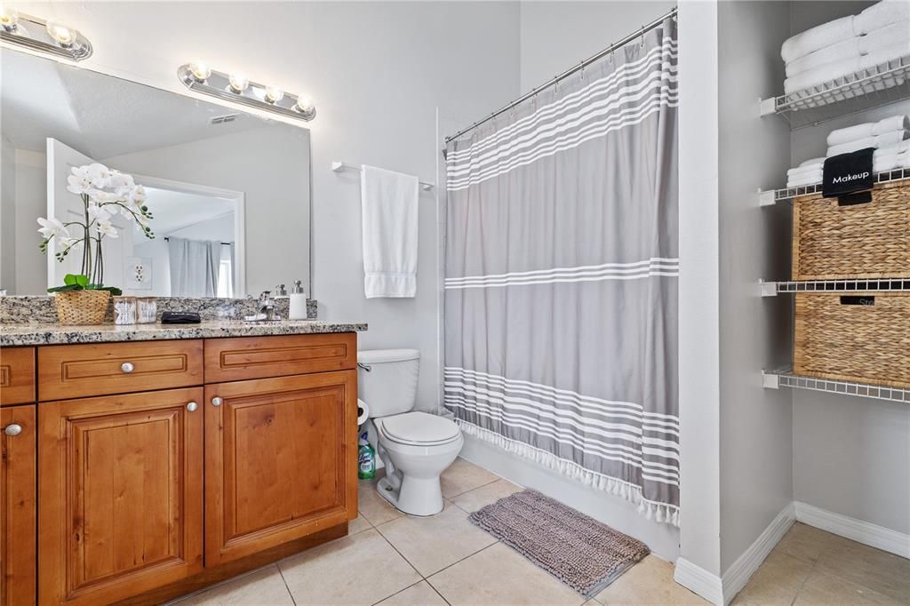 На продажу: $299,900 (2 спален, 2 ванн, 1679 Квадратных фут)