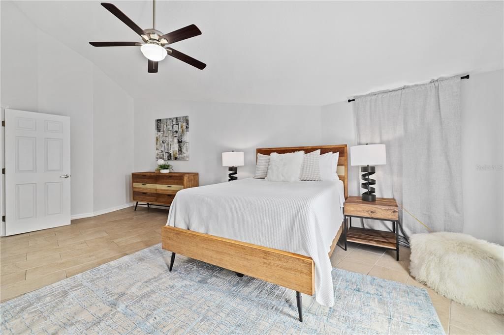 На продажу: $299,900 (2 спален, 2 ванн, 1679 Квадратных фут)