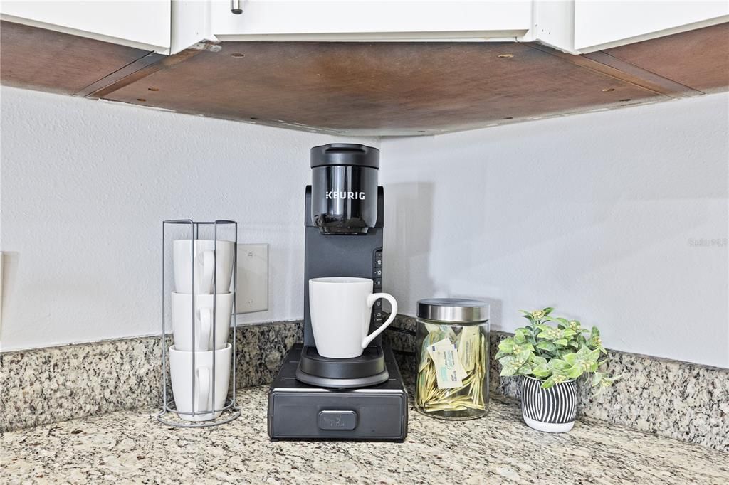 На продажу: $299,900 (2 спален, 2 ванн, 1679 Квадратных фут)